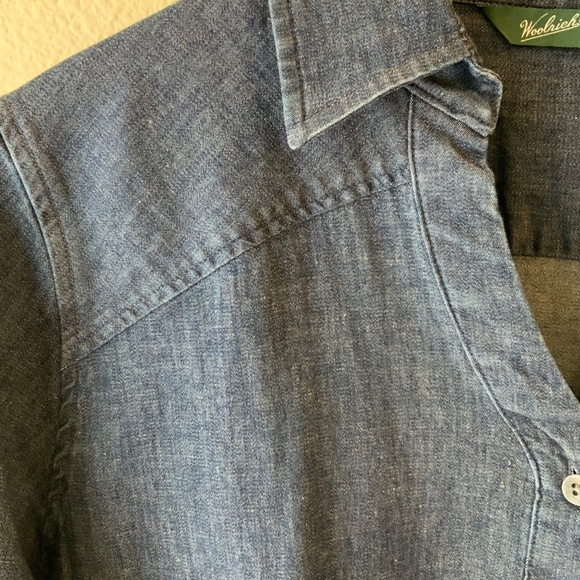 LIKE NEW! Woolrich Button Down Denim Shirt Size Large - Picture 7 of 9